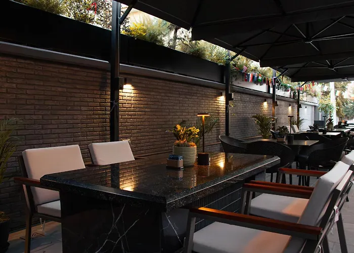 Vila-L Hotel